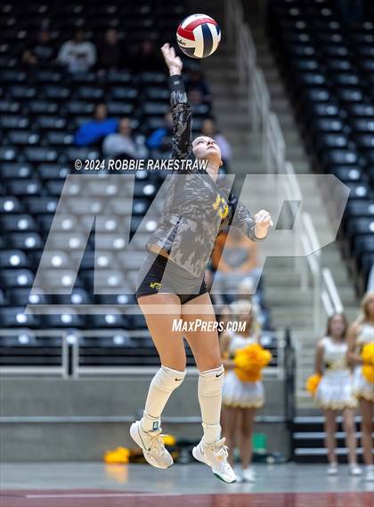 Thumbnail 2 in Boyd vs. Stockdale (UIL 3A Volleyball Division II Final) photogallery.