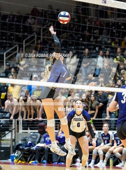 Thumbnail 1 in Boyd vs. Stockdale (UIL 3A Volleyball Division II Final) photogallery.