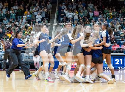 Thumbnail 1 in Boyd vs. Stockdale (UIL 3A Volleyball Division II Final) photogallery.