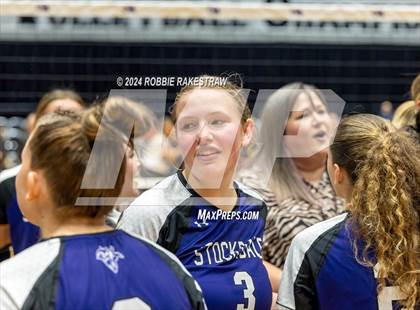 Thumbnail 1 in Boyd vs. Stockdale (UIL 3A Volleyball Division II Final) photogallery.