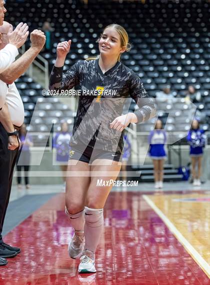 Thumbnail 1 in Boyd vs. Stockdale (UIL 3A Volleyball Division II Final) photogallery.