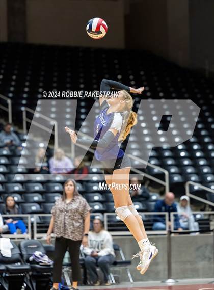 Thumbnail 1 in Boyd vs. Stockdale (UIL 3A Volleyball Division II Final) photogallery.