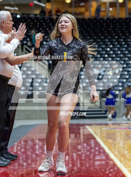 Thumbnail 1 in Boyd vs. Stockdale (UIL 3A Volleyball Division II Final) photogallery.
