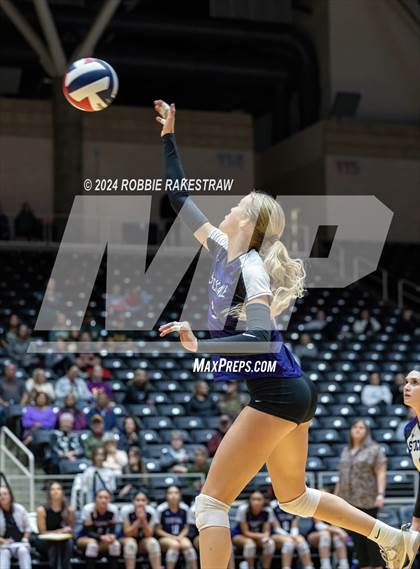 Thumbnail 1 in Boyd vs. Stockdale (UIL 3A Volleyball Division II Final) photogallery.
