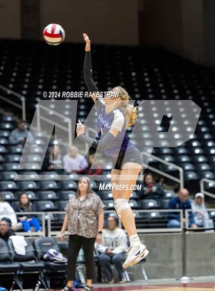Thumbnail 2 in Boyd vs. Stockdale (UIL 3A Volleyball Division II Final) photogallery.