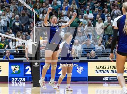 Thumbnail 2 in Boyd vs. Stockdale (UIL 3A Volleyball Division II Final) photogallery.