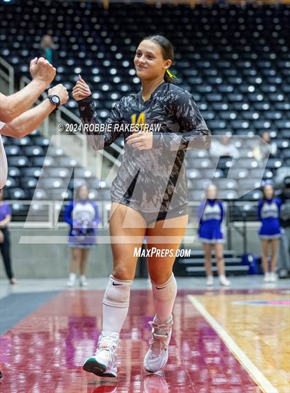 Thumbnail 1 in Boyd vs. Stockdale (UIL 3A Volleyball Division II Final) photogallery.