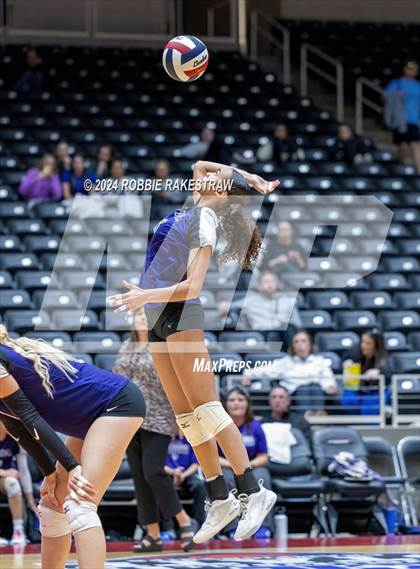 Thumbnail 1 in Boyd vs. Stockdale (UIL 3A Volleyball Division II Final) photogallery.