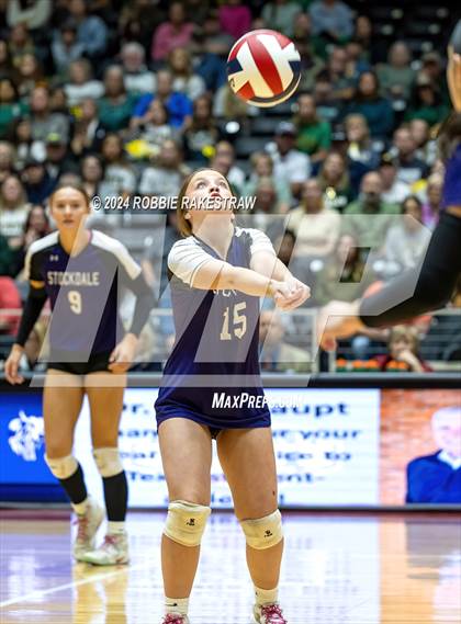 Thumbnail 1 in Boyd vs. Stockdale (UIL 3A Volleyball Division II Final) photogallery.