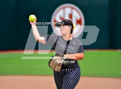 Thumbnail 3 in Kingwood vs. Forney (UIL Softball 6A Div 2 Final) photogallery.