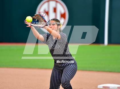 Thumbnail 3 in Kingwood vs. Forney (UIL Softball 6A Div 2 Final) photogallery.