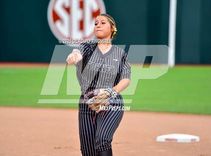 Thumbnail 2 in Kingwood vs. Forney (UIL Softball 6A Div 2 Final) photogallery.