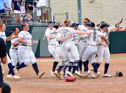 Thumbnail 2 in Kingwood vs. Forney (UIL Softball 6A Div 2 Final) photogallery.