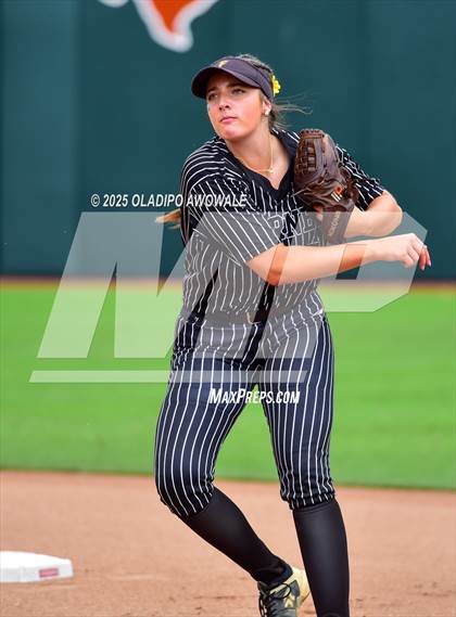 Thumbnail 2 in Kingwood vs. Forney (UIL Softball 6A Div 2 Final) photogallery.