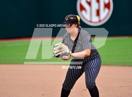 Thumbnail 1 in Kingwood vs. Forney (UIL Softball 6A Div 2 Final) photogallery.