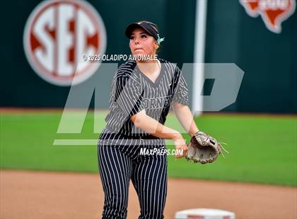 Thumbnail 1 in Kingwood vs. Forney (UIL Softball 6A Div 2 Final) photogallery.