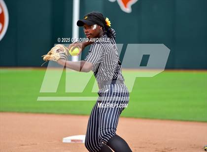 Thumbnail 1 in Kingwood vs. Forney (UIL Softball 6A Div 2 Final) photogallery.