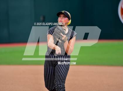 Thumbnail 3 in Kingwood vs. Forney (UIL Softball 6A Div 2 Final) photogallery.