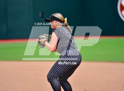 Thumbnail 2 in Kingwood vs. Forney (UIL Softball 6A Div 2 Final) photogallery.
