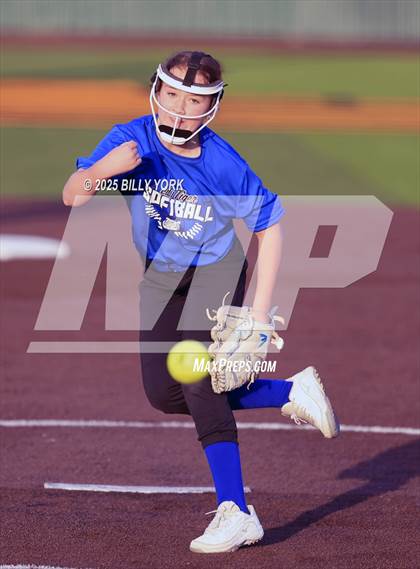 Thumbnail 2 in Grand Saline vs Wills Point photogallery.