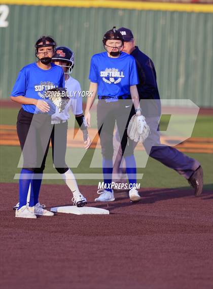 Thumbnail 3 in Grand Saline vs Wills Point photogallery.