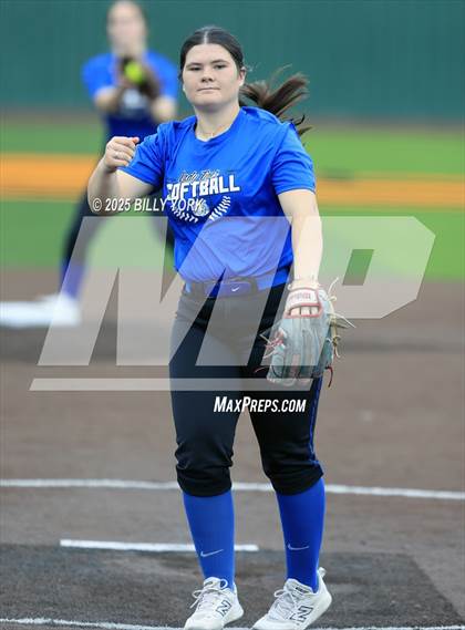 Thumbnail 3 in Grand Saline vs Wills Point photogallery.