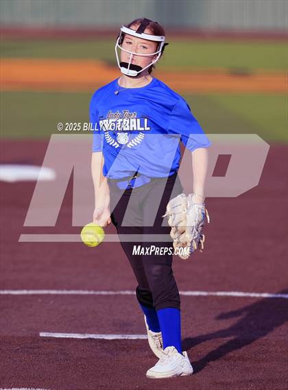 Thumbnail 1 in Grand Saline vs Wills Point photogallery.