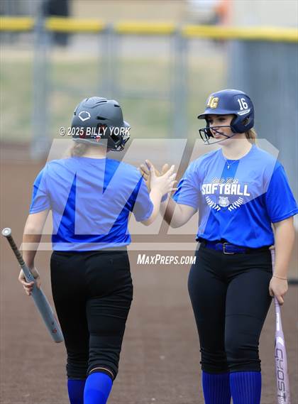Thumbnail 2 in Grand Saline vs Wills Point photogallery.