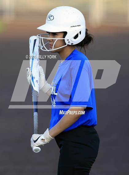 Thumbnail 1 in Grand Saline vs Wills Point photogallery.