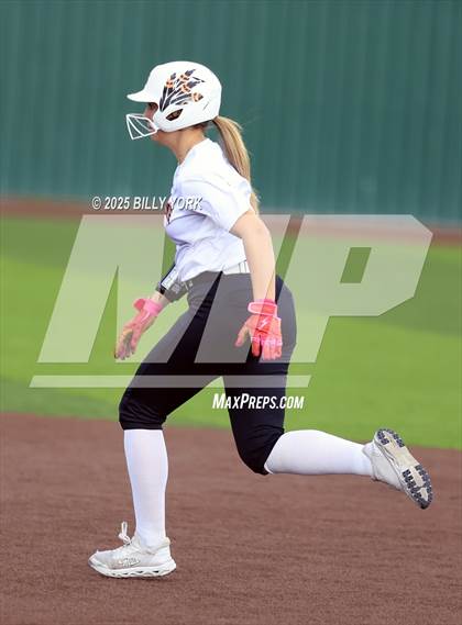 Thumbnail 3 in Grand Saline vs Wills Point photogallery.