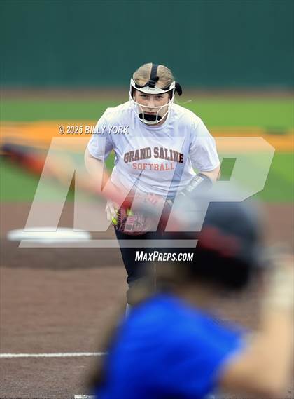 Thumbnail 3 in Grand Saline vs Wills Point photogallery.