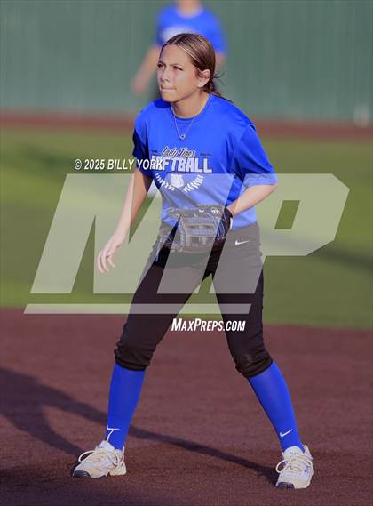 Thumbnail 3 in Grand Saline vs Wills Point photogallery.