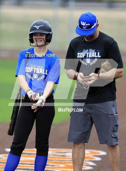 Thumbnail 2 in Grand Saline vs Wills Point photogallery.