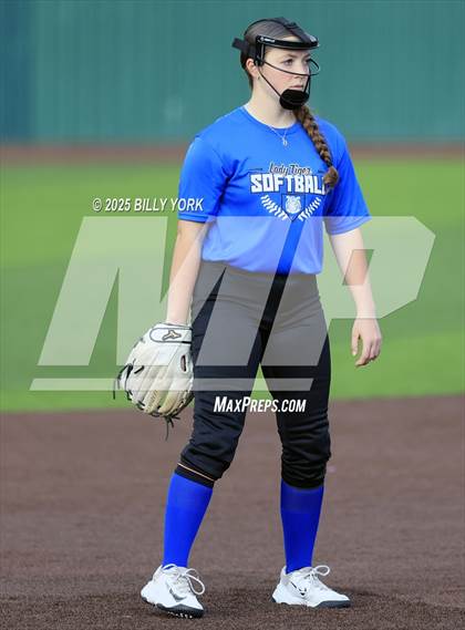 Thumbnail 3 in Grand Saline vs Wills Point photogallery.
