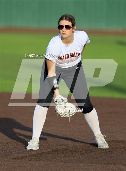 Thumbnail 1 in Grand Saline vs Wills Point photogallery.