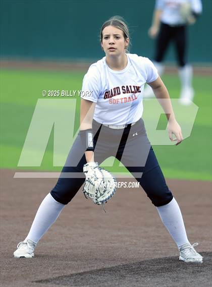 Thumbnail 1 in Grand Saline vs Wills Point photogallery.