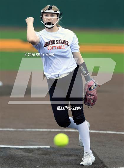 Thumbnail 3 in Grand Saline vs Wills Point photogallery.