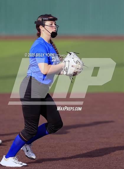 Thumbnail 2 in Grand Saline vs Wills Point photogallery.