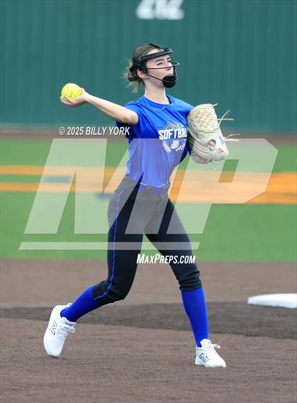 Thumbnail 1 in Grand Saline vs Wills Point photogallery.