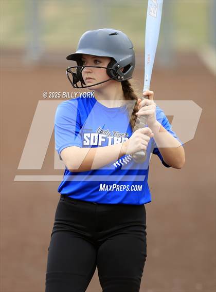 Thumbnail 1 in Grand Saline vs Wills Point photogallery.