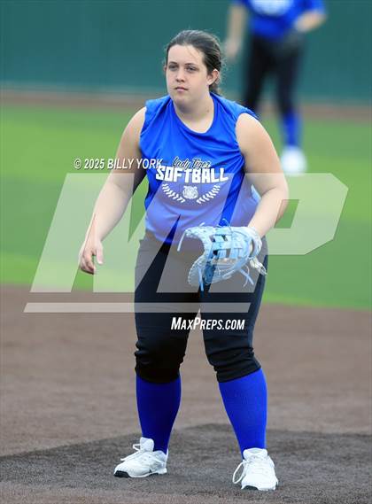 Thumbnail 3 in Grand Saline vs Wills Point photogallery.