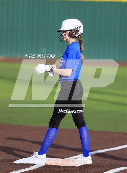 Thumbnail 2 in Grand Saline vs Wills Point photogallery.