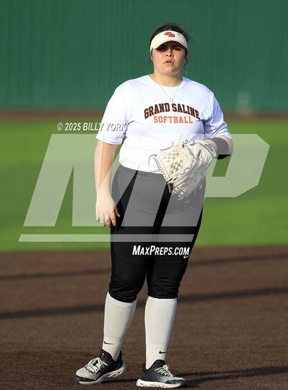 Thumbnail 1 in Grand Saline vs Wills Point photogallery.