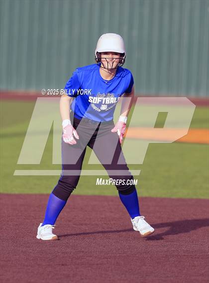 Thumbnail 1 in Grand Saline vs Wills Point photogallery.
