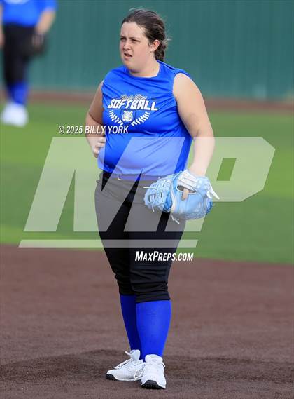 Thumbnail 1 in Grand Saline vs Wills Point photogallery.