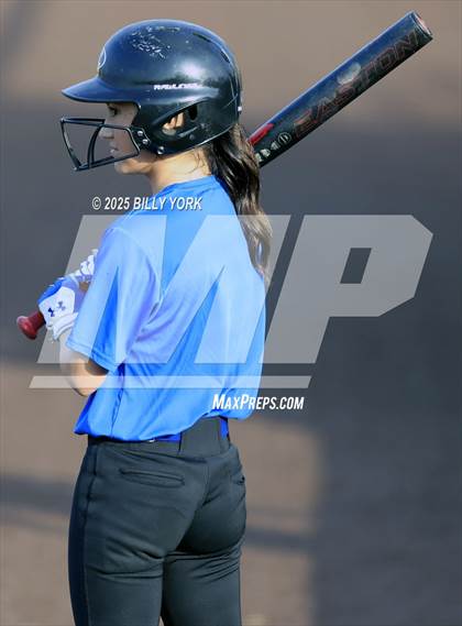 Thumbnail 3 in Grand Saline vs Wills Point photogallery.