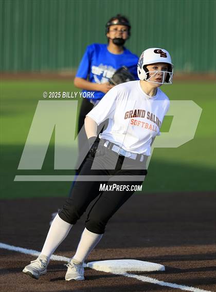 Thumbnail 2 in Grand Saline vs Wills Point photogallery.