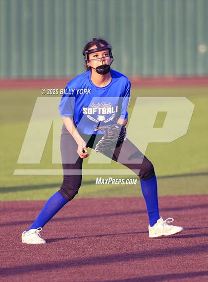 Thumbnail 1 in Grand Saline vs Wills Point photogallery.
