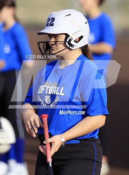 Thumbnail 1 in Grand Saline vs Wills Point photogallery.