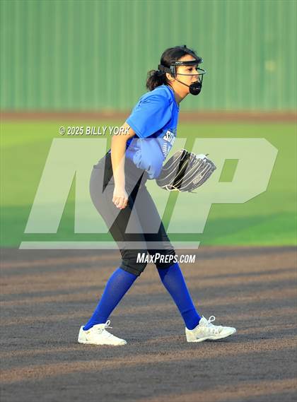 Thumbnail 2 in Grand Saline vs Wills Point photogallery.